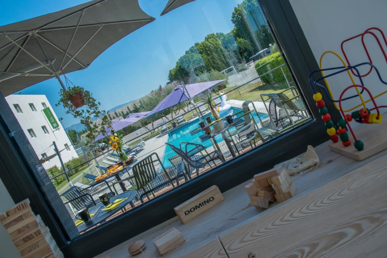 Ibis Styles Portes Du Luberon Hotel