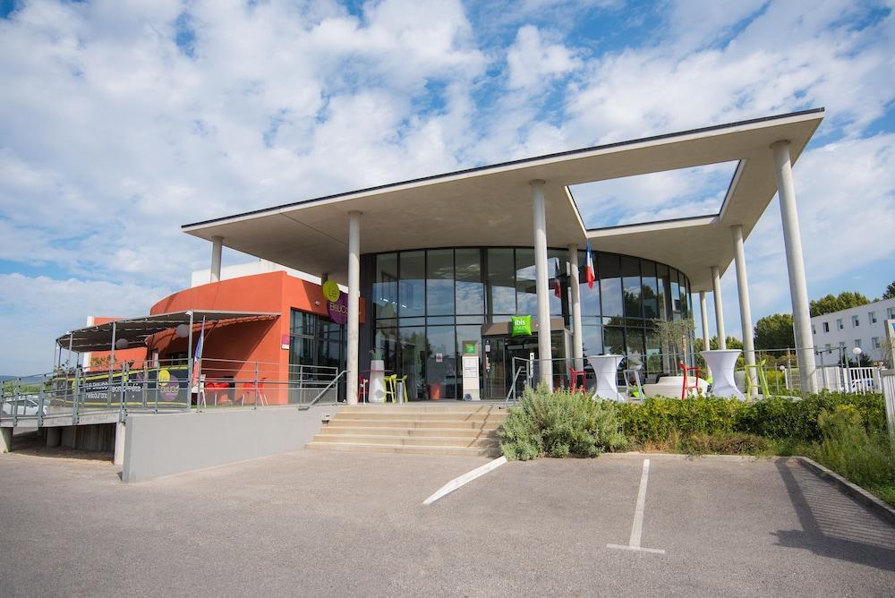 Ibis Styles Portes Du Luberon Hotel
