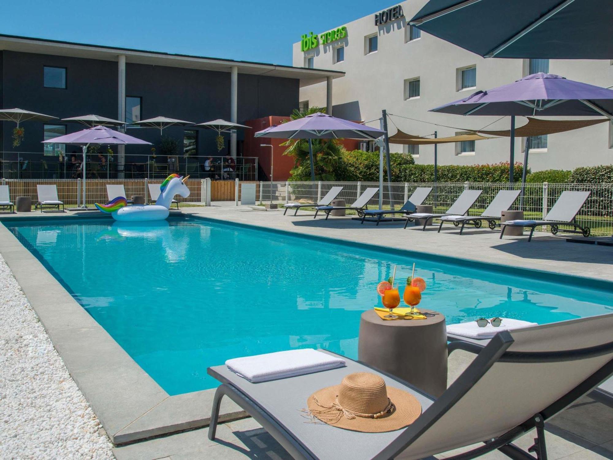 Ibis Styles Portes Du Luberon Hotel
