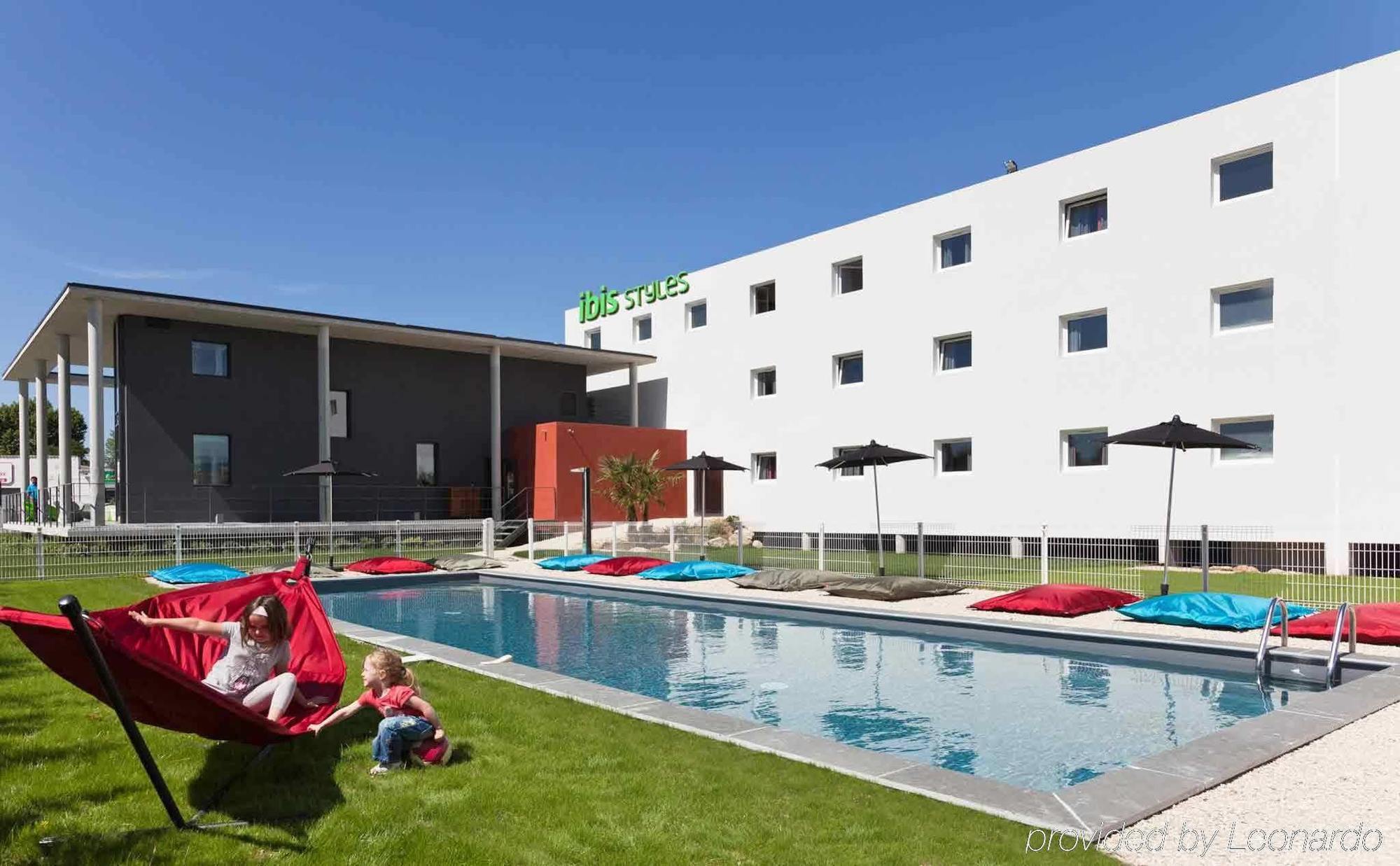 Ibis Styles Portes Du Luberon Hotel 3*